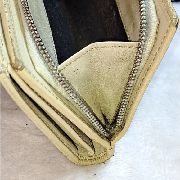 Authentic Gucci GG Canvas and Leather Wallet - Picture 4 of 16